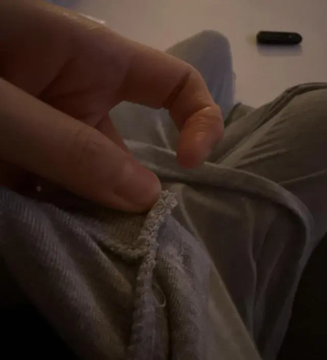 수유복으로 리뷰가 좋아서 샀는데 옷 안쪽 박음질 부분이 너무 까끌거려서 간지러워요…