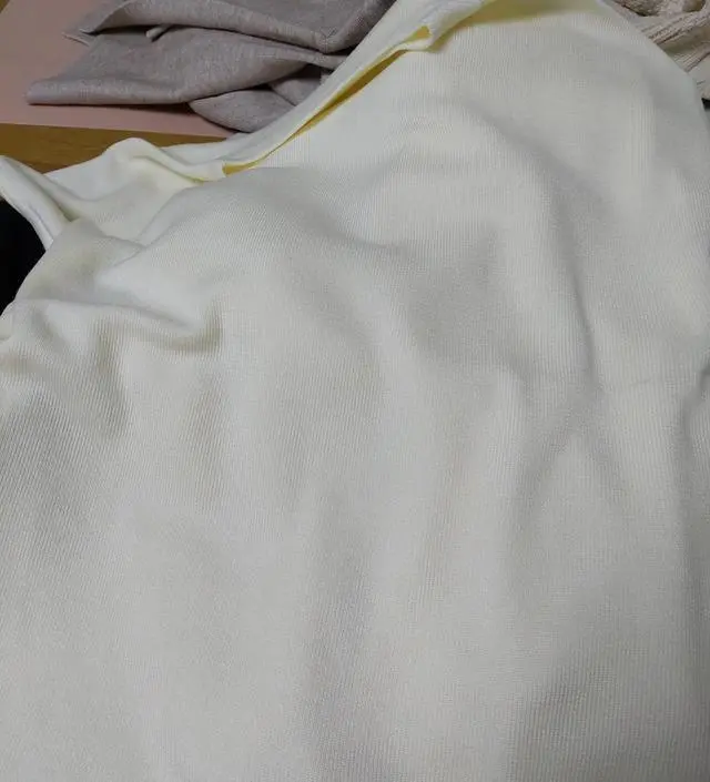 아이보리는 비침이 조금 있음