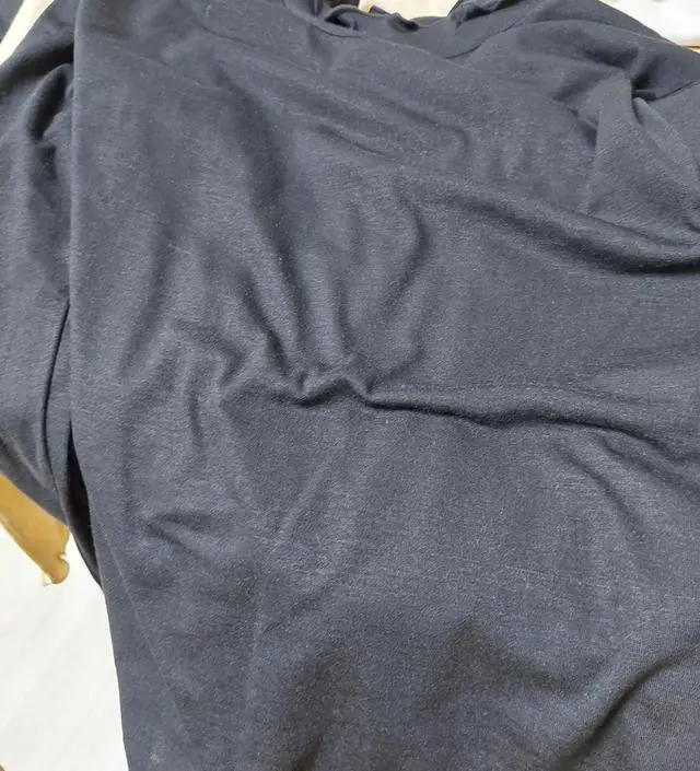 받쳐입기 좋아서 마음에 드는데, 막달에는 못입어요. 사이즈 안크고 그냥 일반티 같음