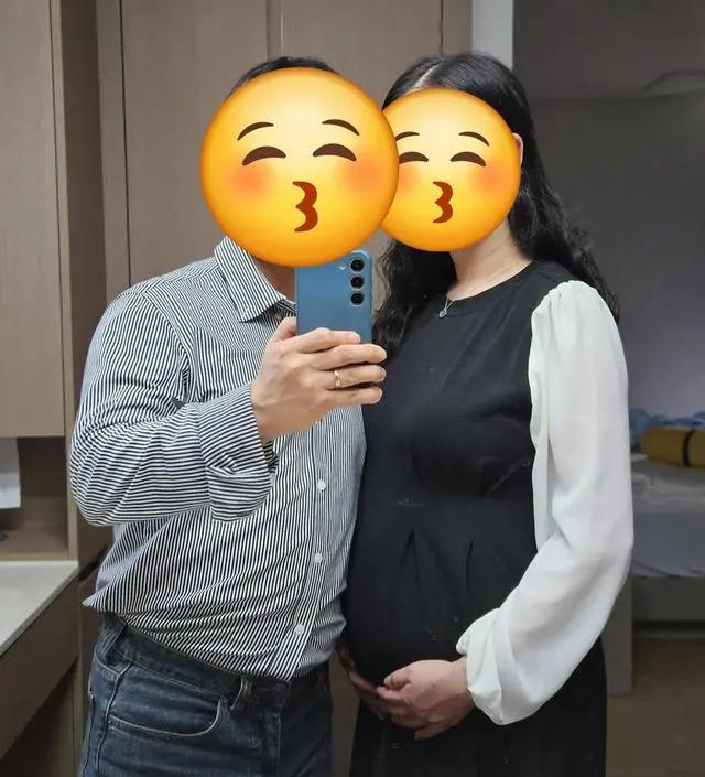 외출복으로 딱 좋아요! 소매쪽이 시스루라서 여리여리해 보여요. 다만 처음 받으면 물빠