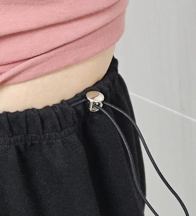 갑자기 싸늘해진 날씨와도 찰떡으로 적절한 두께라서 이번주말부터 정말 잘입고 있어요