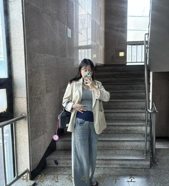 청바지는 포기 못하는 임산부입니다ㅠㅠ 입던게 넘 쪼이기 시작해서 주문해봤는데요? 세