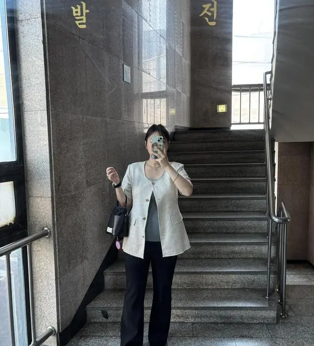 결혼식장갈때 입을 슬랙스가 필요했는데 후기가 좋아서 구매했어요! 두께감도 한겨울빼