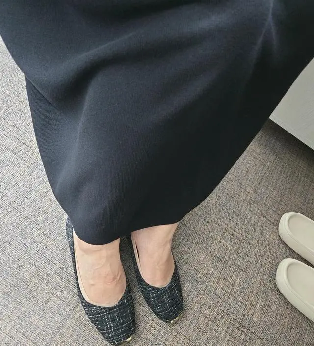 완젼 편하고 체형커버되고 소재가 덥지않은소재라서 더좋네요.
