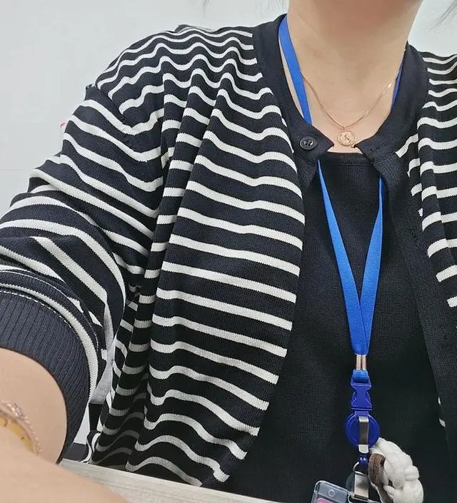 완젼 편하고 체형커버되고 소재가 덥지않은소재라서 더좋네요.
