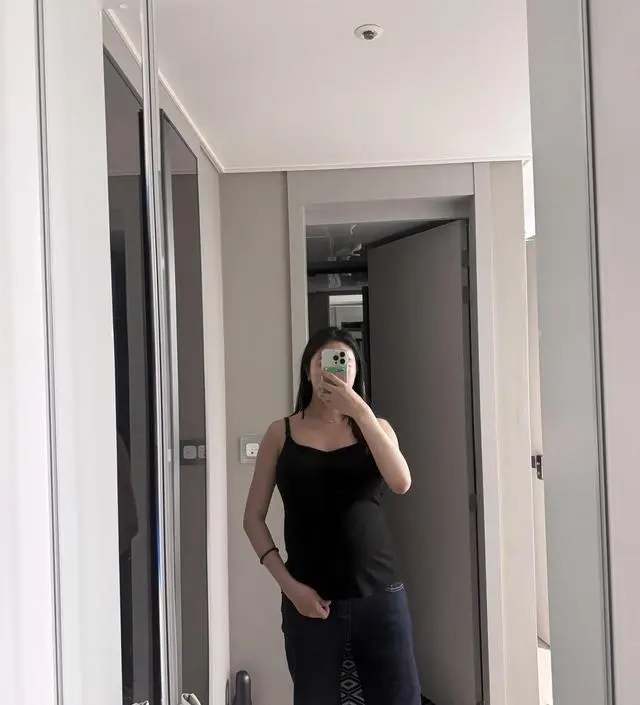 전혀 임산부바지같지 않고 타쇼핑몰에서 산 청바지보다 청바지재질도 좋고 좋아요! 아쉬