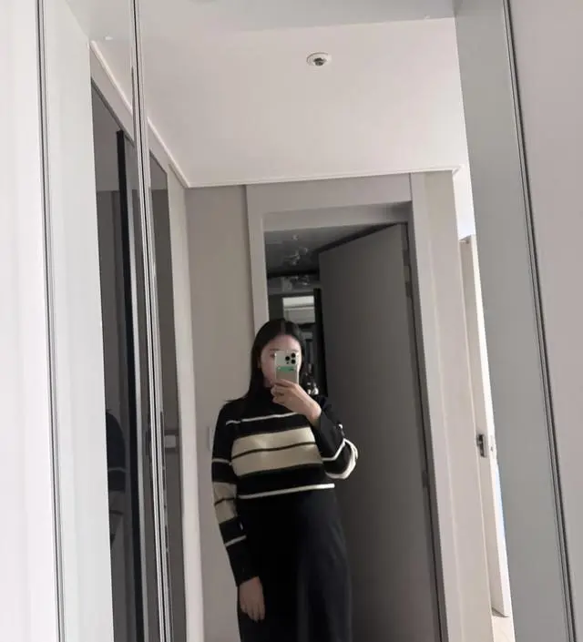 니트스타일원피스인데 애기낳고도 입을수있는 스타일이라 좋라요! 맨살에 입어도 따갑지