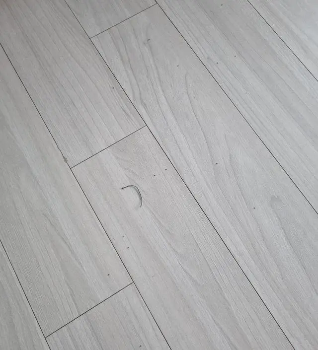 스킨 블랙  한개씩 구매했는데  블랙은  봉지 뜯자마자 검은 실과 부스러기 심합니다.
