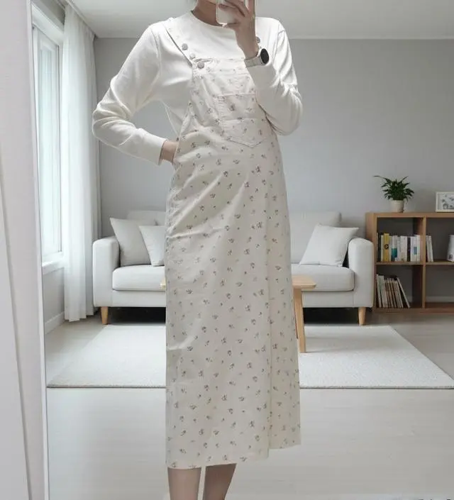 생각보다 얇아서 여름에 입기 좋을 것 같아요. 앞치마 같긴 한데 귀엽네요 ㅎㅎ 8개월인