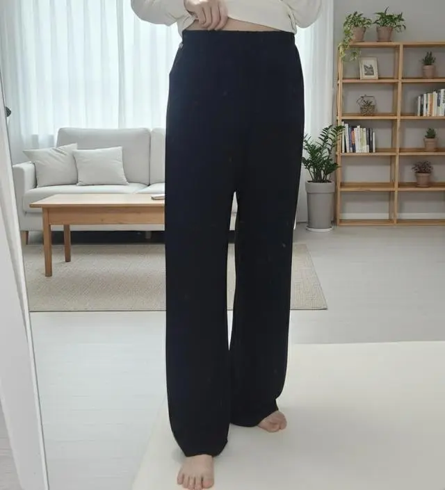 진짜 편해요! 만삭 사진 찍을때 탑이랑 같이 입으려고 샀는데 평소에도 잘 입을듯해요.