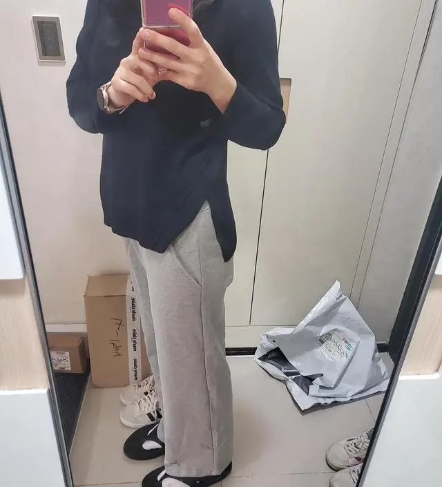 편한 츄리닝 필요햤는데 원래있는거 입으니 배가 불편하더라구요 ㅠㅠ 편하고 길이도 잘