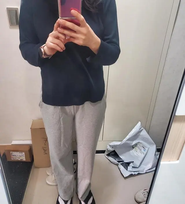 편한 츄리닝 필요햤는데 원래있는거 입으니 배가 불편하더라구요 ㅠㅠ 편하고 길이도 잘