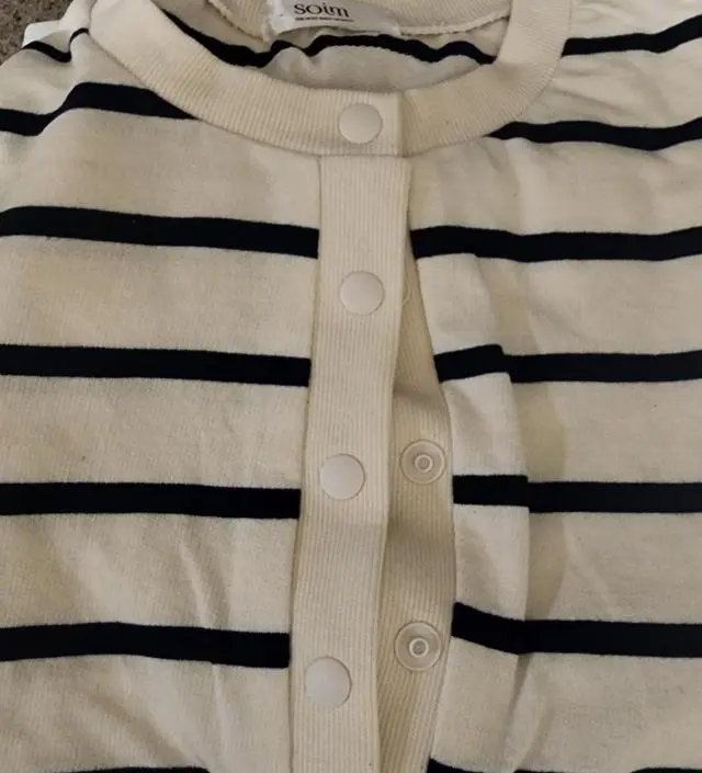 출산하고 바지만 입게 되니까 상의로 입을 수유복이 없어서 준비했는데 너무 편합니다.