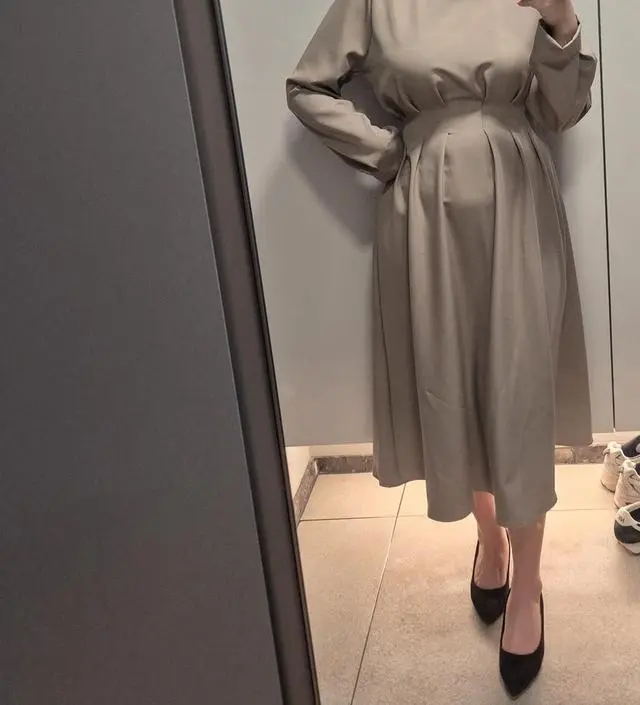 결혼식때입을려고 샀는데 예뻐요 단지 자크가 없어서 입기가 조금불편해요
