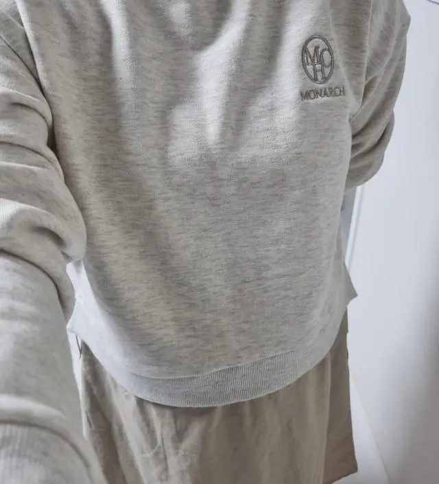 입어보니 화면처럼 이쁩니다~
