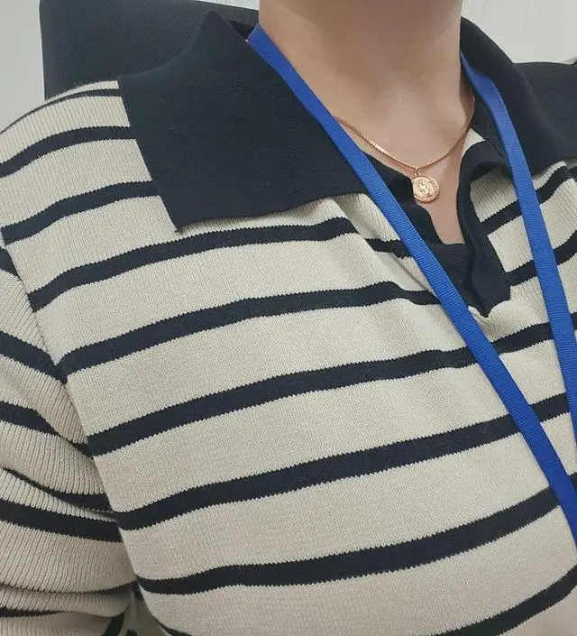 편하고 약간도톰한 니트네요
