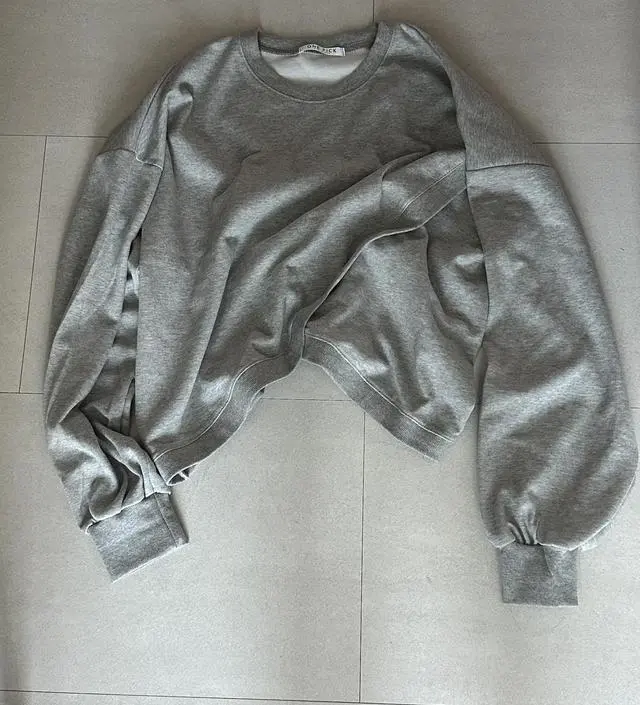 옷이 생각보다 더 얇은거같어요
