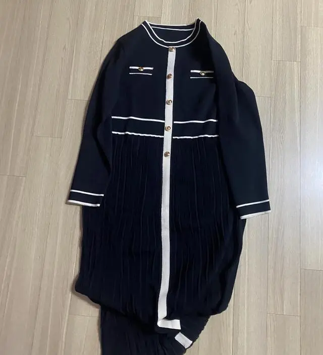 배송 하루만에 오고 옷 이뻐요 단아해요 