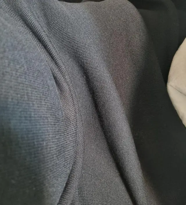 옷은 정말 예쁘고 마음에 드는데
