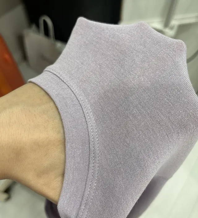 모델입은거랑 같아요, 다만 옷 두께가 좀 얇아요, 그래서 좋기도 하지만 … 아직 세탁 