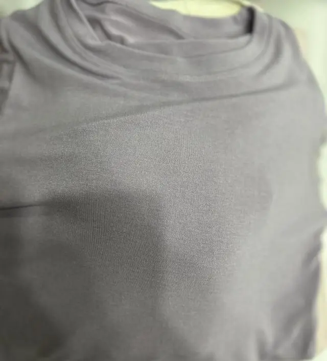 모델입은거랑 같아요, 다만 옷 두께가 좀 얇아요, 그래서 좋기도 하지만 … 아직 세탁 