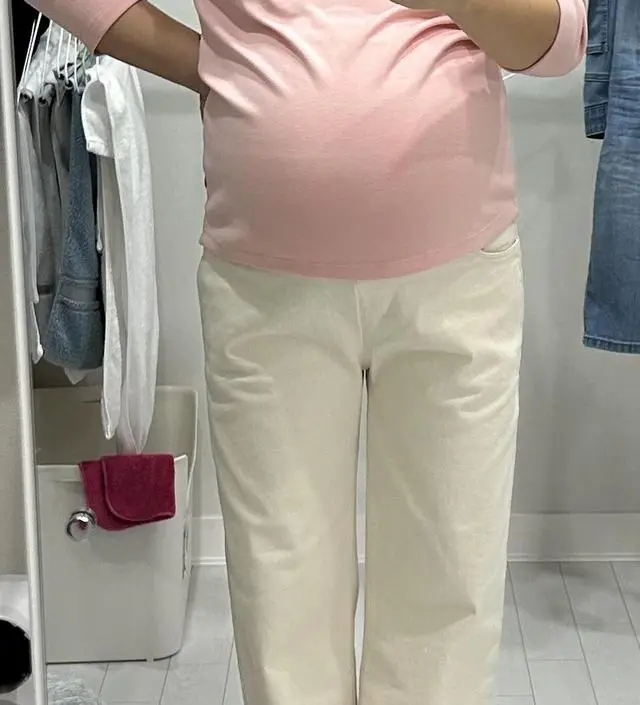 33주차라 배가 좀 커요, 라지로 사기 잘한것 같아요, 배부분 고무줄 재질도 부드럽고 탄