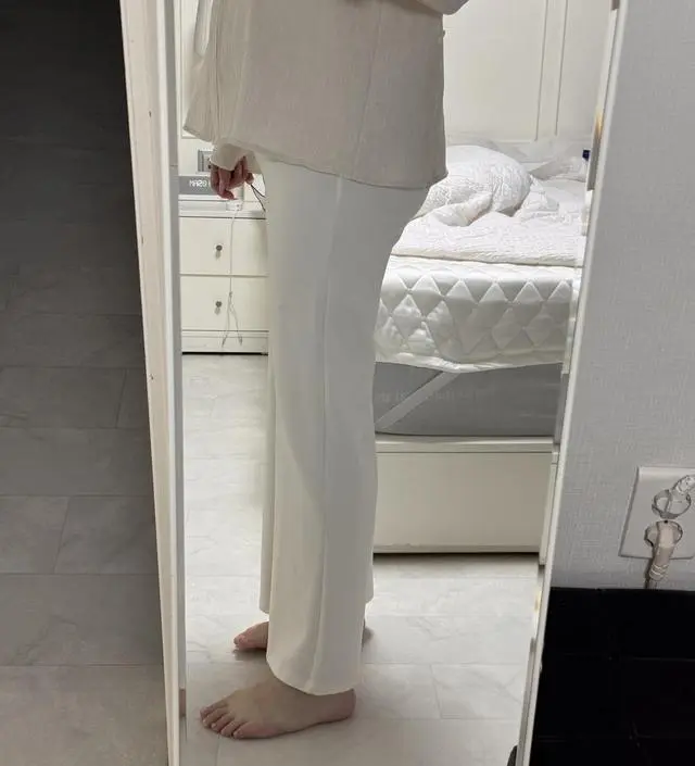 정말 원단 자체가 쫀득 해요.색상은 아이보리중에서도 밝은 편에 속해서 원하던 느낌이