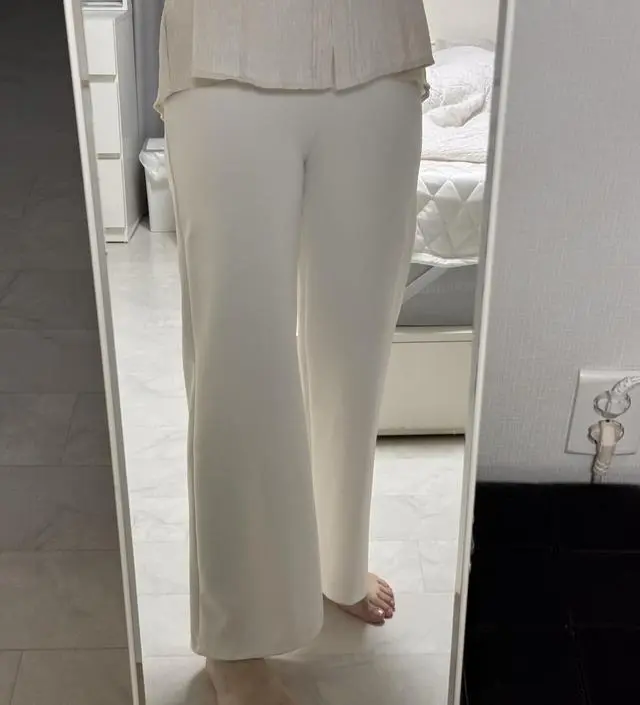 정말 원단 자체가 쫀득 해요.색상은 아이보리중에서도 밝은 편에 속해서 원하던 느낌이