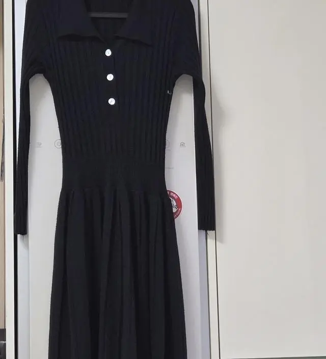 이뻐요! 편하고 니트소재라 따뜻할거같구 더 추워지면 자켓이나 코트랑 입어도 예쁠거같