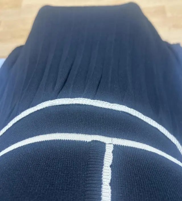 지금 날씨에 입기 딱 좋아서 휘뚜루마뚜루 잘 입고 다녀요