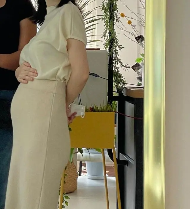 아이보리와 같이 구매. 간절기 데일리템이고 겨울에도 이너로 잘 활용할 것 같아요 요새