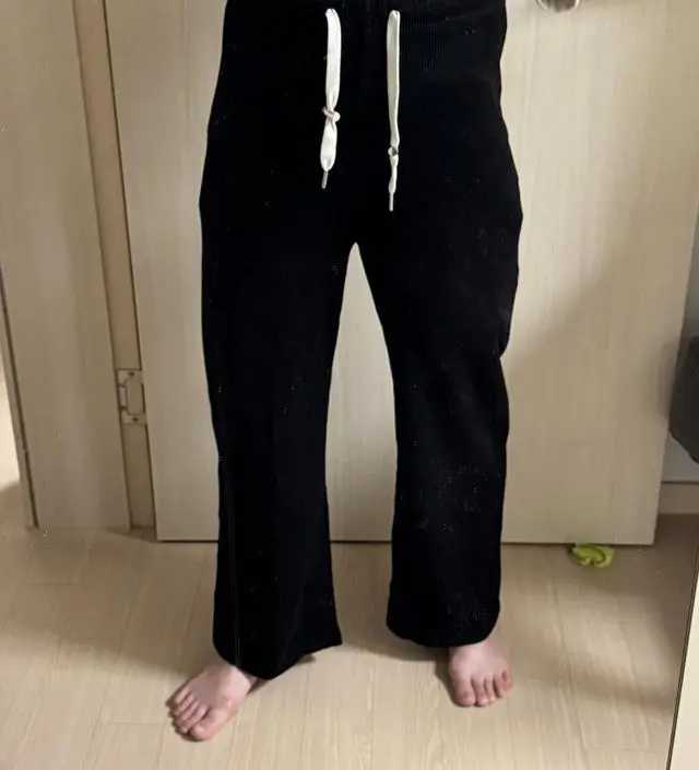 적당히 두깨감 있어서 가을에서 초겨울까지 잘 입을것같아요