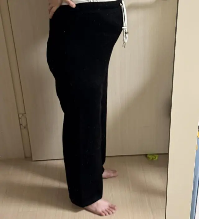 적당히 두깨감 있어서 가을에서 초겨울까지 잘 입을것같아요