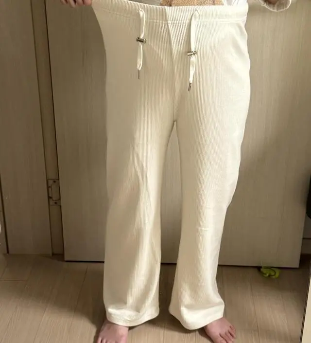 아침마다 걷기운동할때 잘 입고있어요. 11월말 출산인데 허리조절 끈이 있어서 산후에도