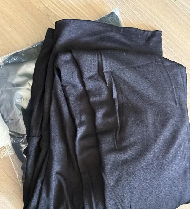 지금은 막달이라 안들어가요..ㅎㅎㅎ 다음주 출산이라 그때 입으려고 구매했어요~ 그때