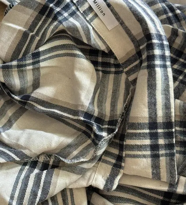 컬러는 찐짜 이쁜데 길이가 좀 더 더 길었으면 했어요~ 그건 욕심이겠죠? 위에 가디건 