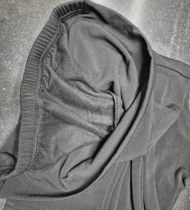 기모라서 그런지 입기에는 살짝 불편한데 엄청 도톰하지 않아서 좋아요