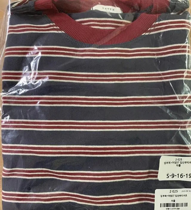 패턴이랑 색상은 예뻐요. 치마위에 입으면 괜찮을거 같은데 바지위에 입으려면 키큰 사