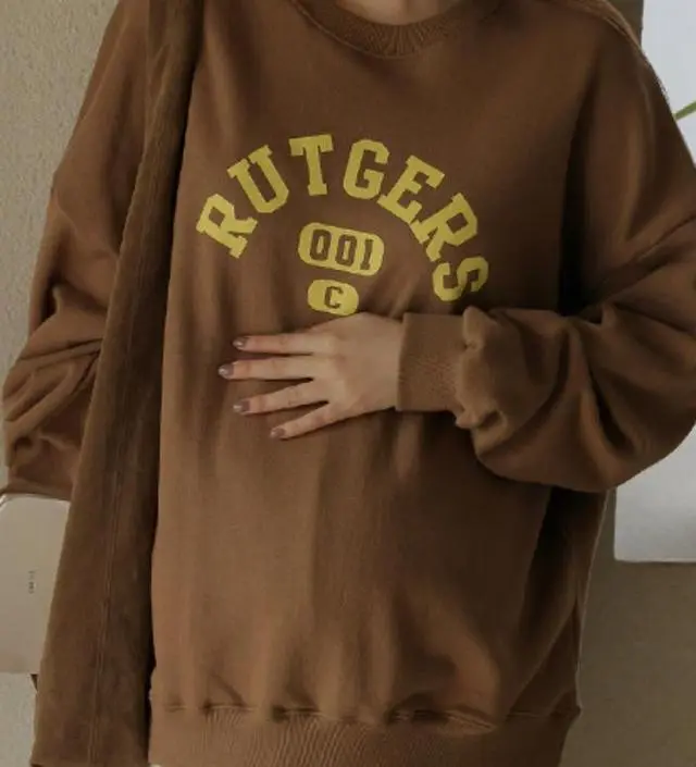 체구작은 맘에겐 많이 루즈하지만 추워지는계절에 루즈핏으로 무난합니다