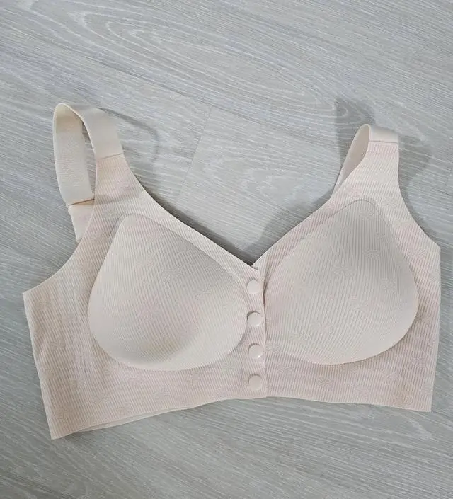 이미지로 본것보다 예쁘고 앞버튼 고정이 잘 돼서 입고 벗기 편하고 수유할 때도 좋을 