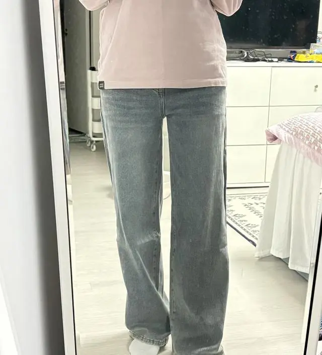 와 스판끼 있어서 너어무 편해요! 아직 14주라 헐렁해서 배쪽을 더 조여입어야하지만 잘