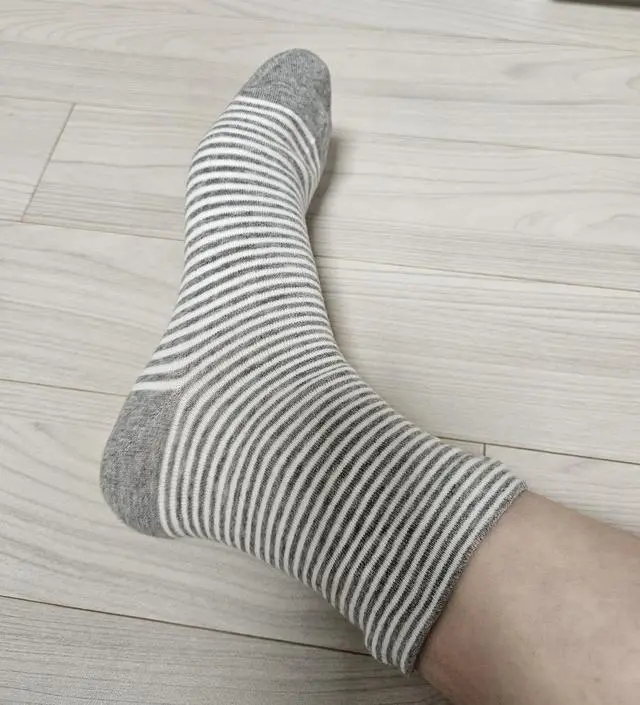 조리원 가기 전에 무압박 양말 필요해서 미리 구매했어요! 백색은 형광빛처럼 너무 백색