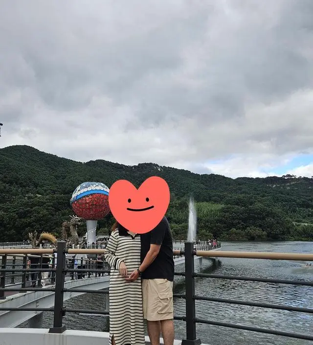 배가 나오기 시작해서 편하게 입을 가을 임부복 주문했는데 니트라서 살짝 무게감이 있