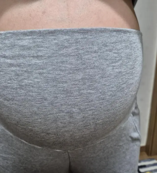 일단 소매와 발목 시보리가 있어서 너무 편해요~ 특히 소매 걷을때 흘러내리지 않고 고