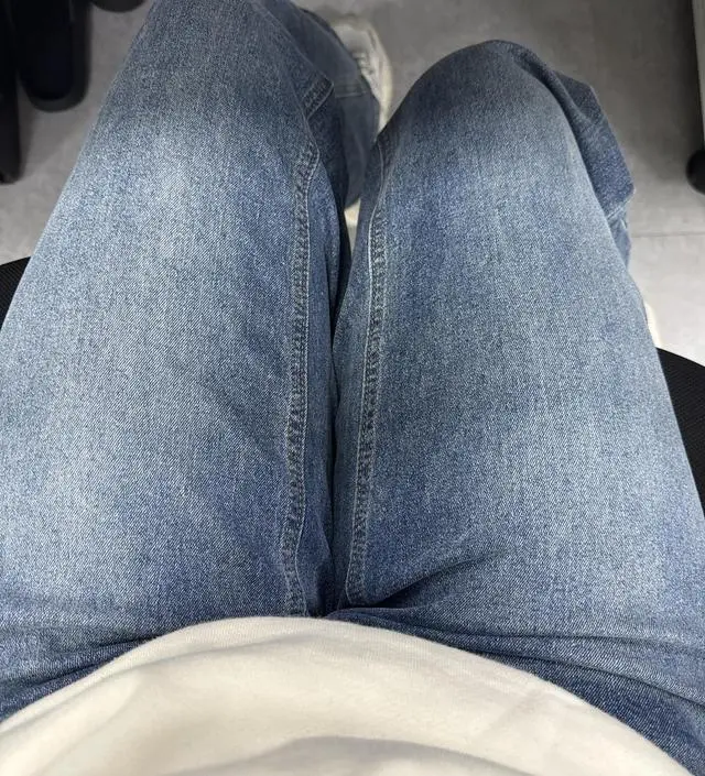 진짜 잘입고있어요 배부분이랑 허벅지 엉덩이 부분이 넉넉해요 편해요 색상도 넘 이뻐요