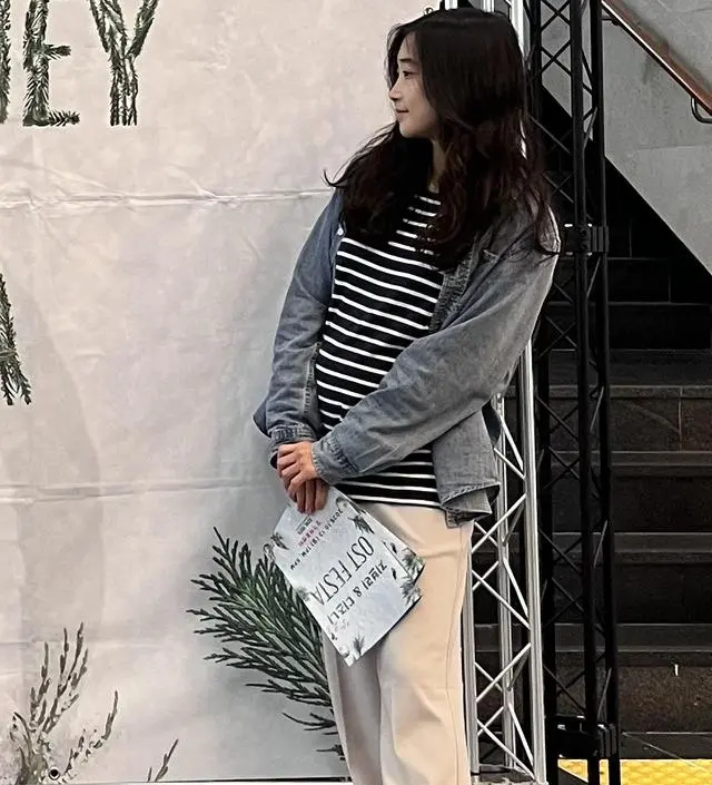 처음 임부복 사보는데 이렇게 편힐 수가 없네요 ㅜㅜ 진작살껄그랬어요 .. 블랙으로 하