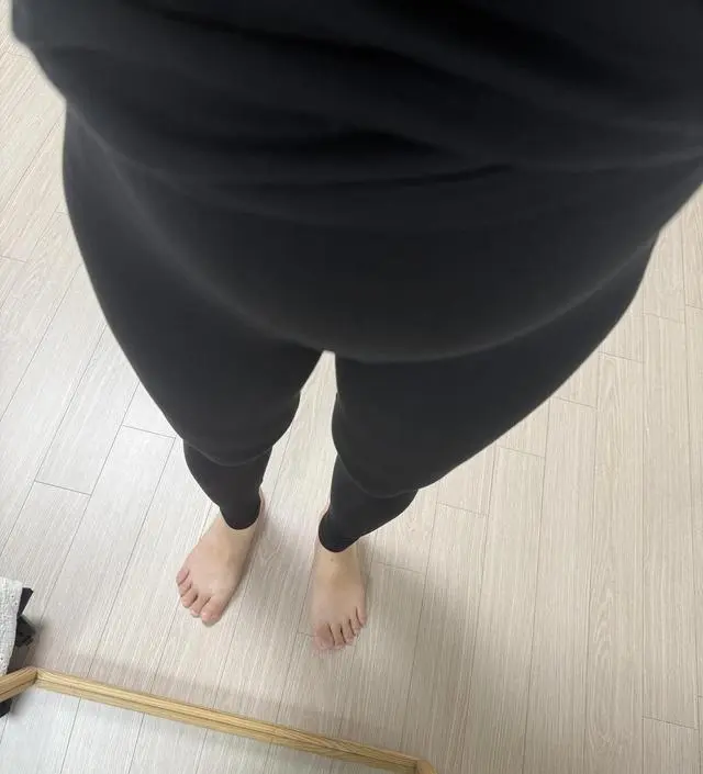 요가수업할 때 입는 레깅스는 아니고, 치마안에 입을수있는 레깅스예요. 곧 겨울 만삭되