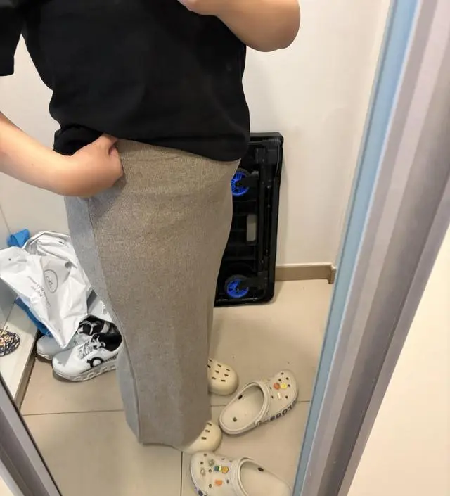 정말 이쁩니다 그리고 충분히 늘어나서 만삭 때까지도 입을 수 있을 것 같아요 이번 겨