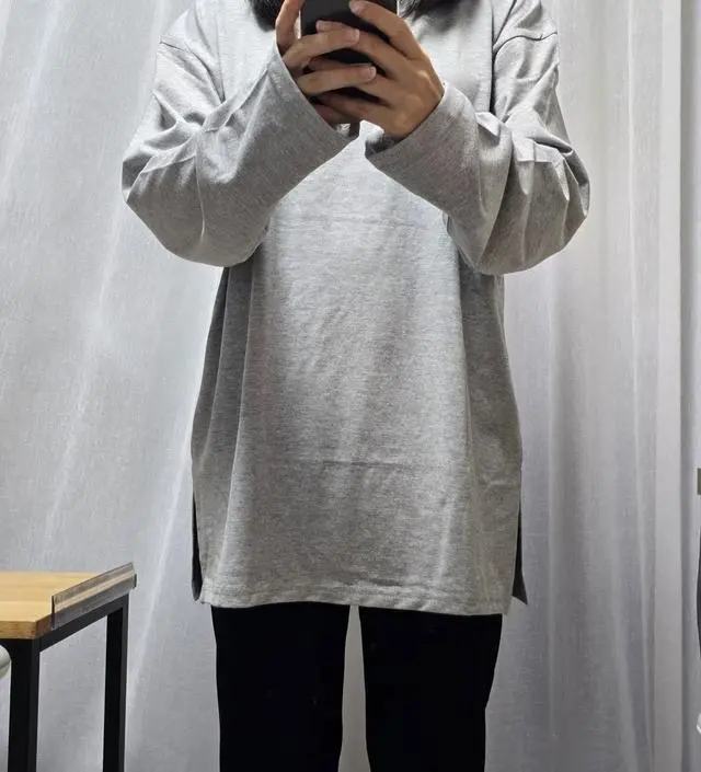 레깅스에 입으려고 구매했는데 엉덩이 덥어주는 길이감 딱 좋데요 품도 넉넉해 편한데 