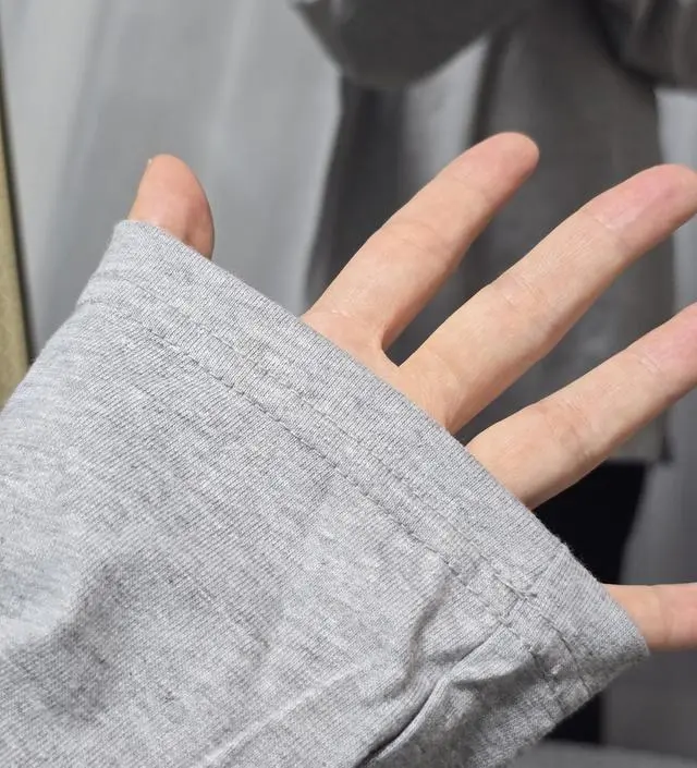 레깅스에 입으려고 구매했는데 엉덩이 덥어주는 길이감 딱 좋데요 품도 넉넉해 편한데 